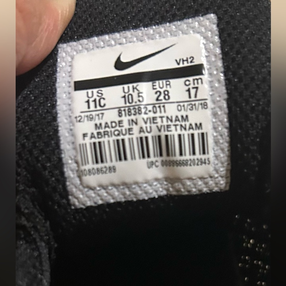 Nike Unisex Kids Tanjun 818382-001 Black Sneaker Shoes Low Top Lace Up Size 11C - Picture 8 of 10